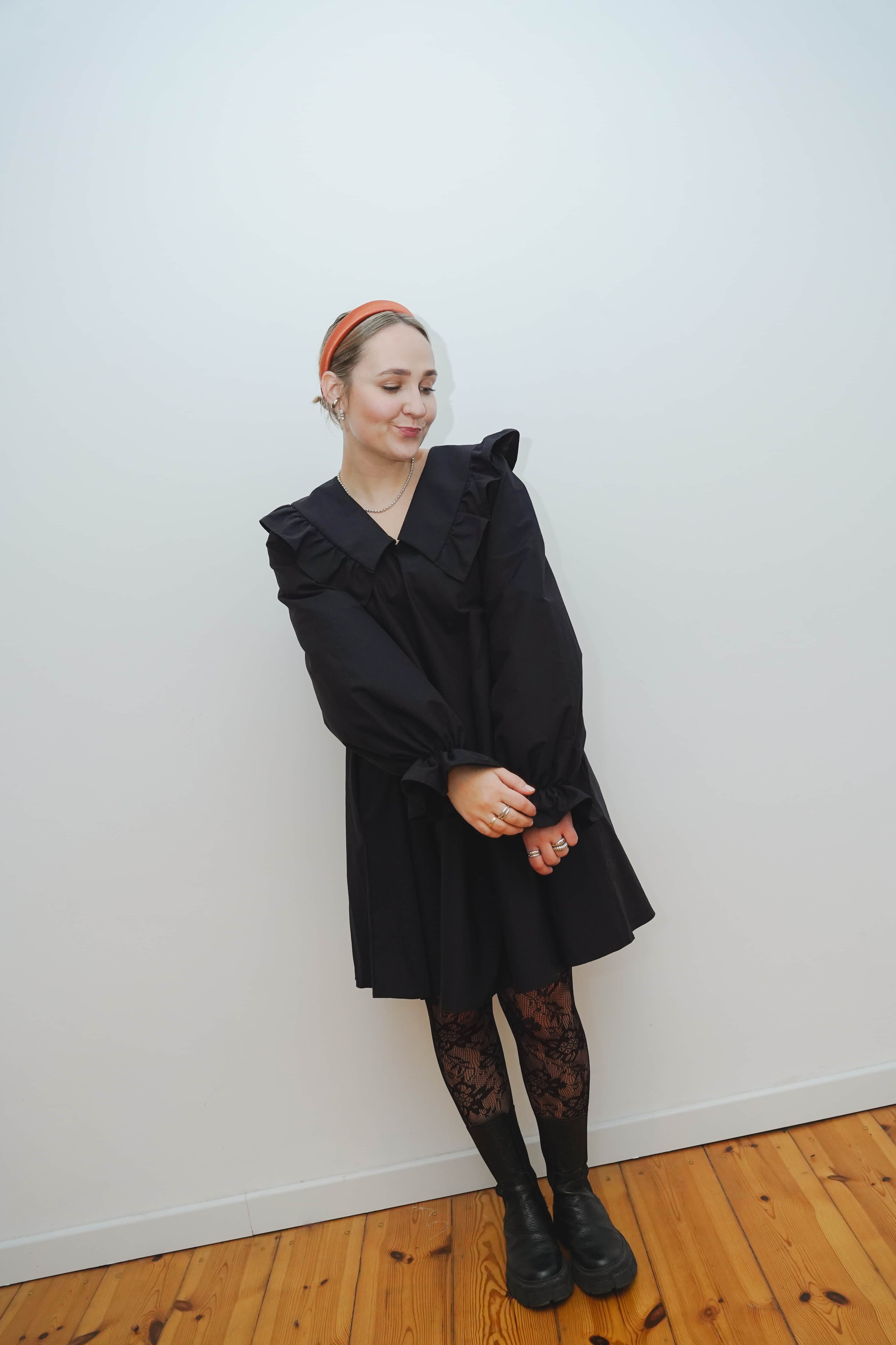Czarna sukienka elegancka | Malviva