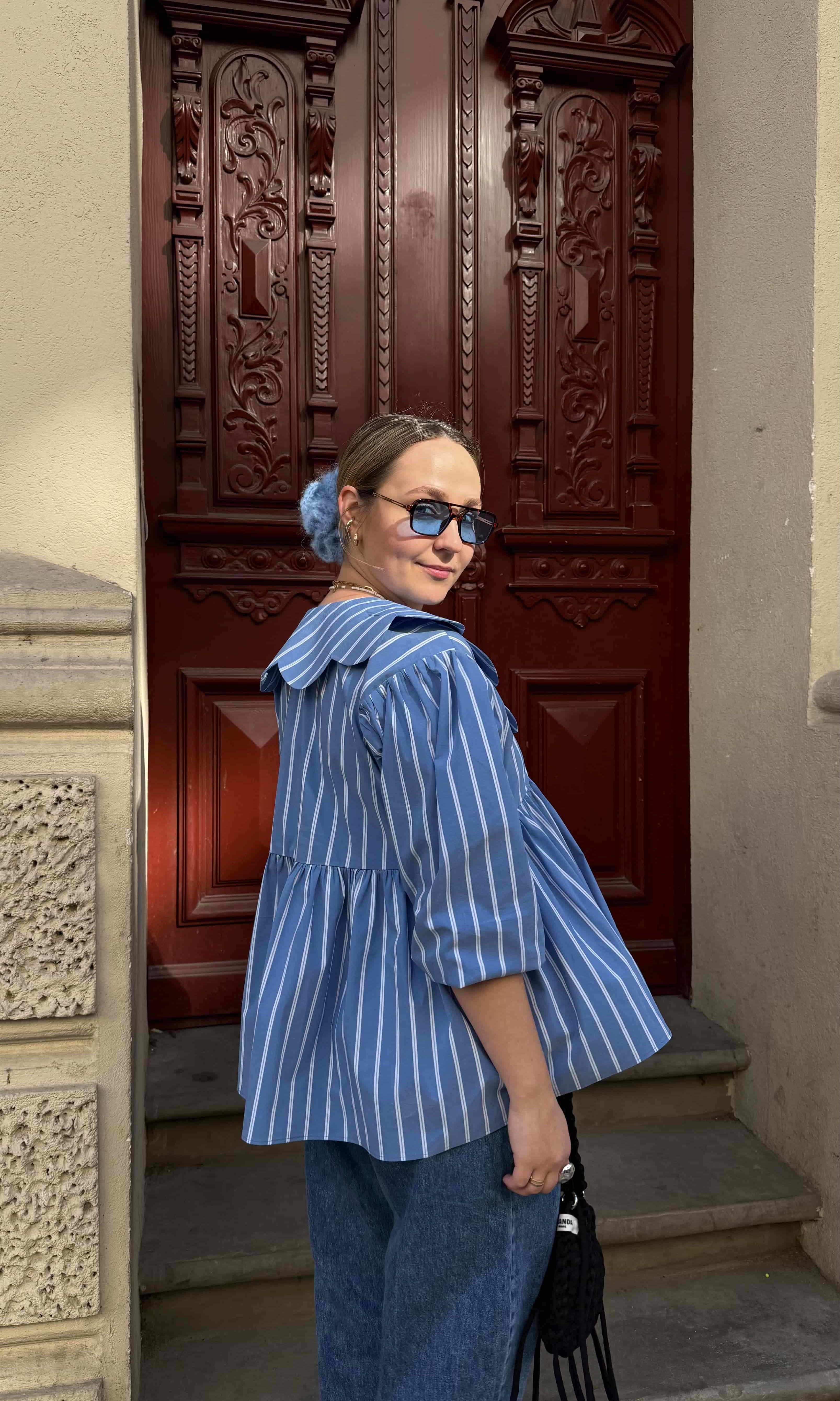 bluzka tilda paski dekolt w szpic i bufiaste rekawy | Malviva