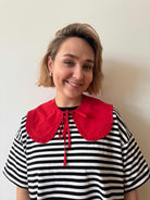 kolnierzyk laila czerwony detal elegancki look | Malviva
