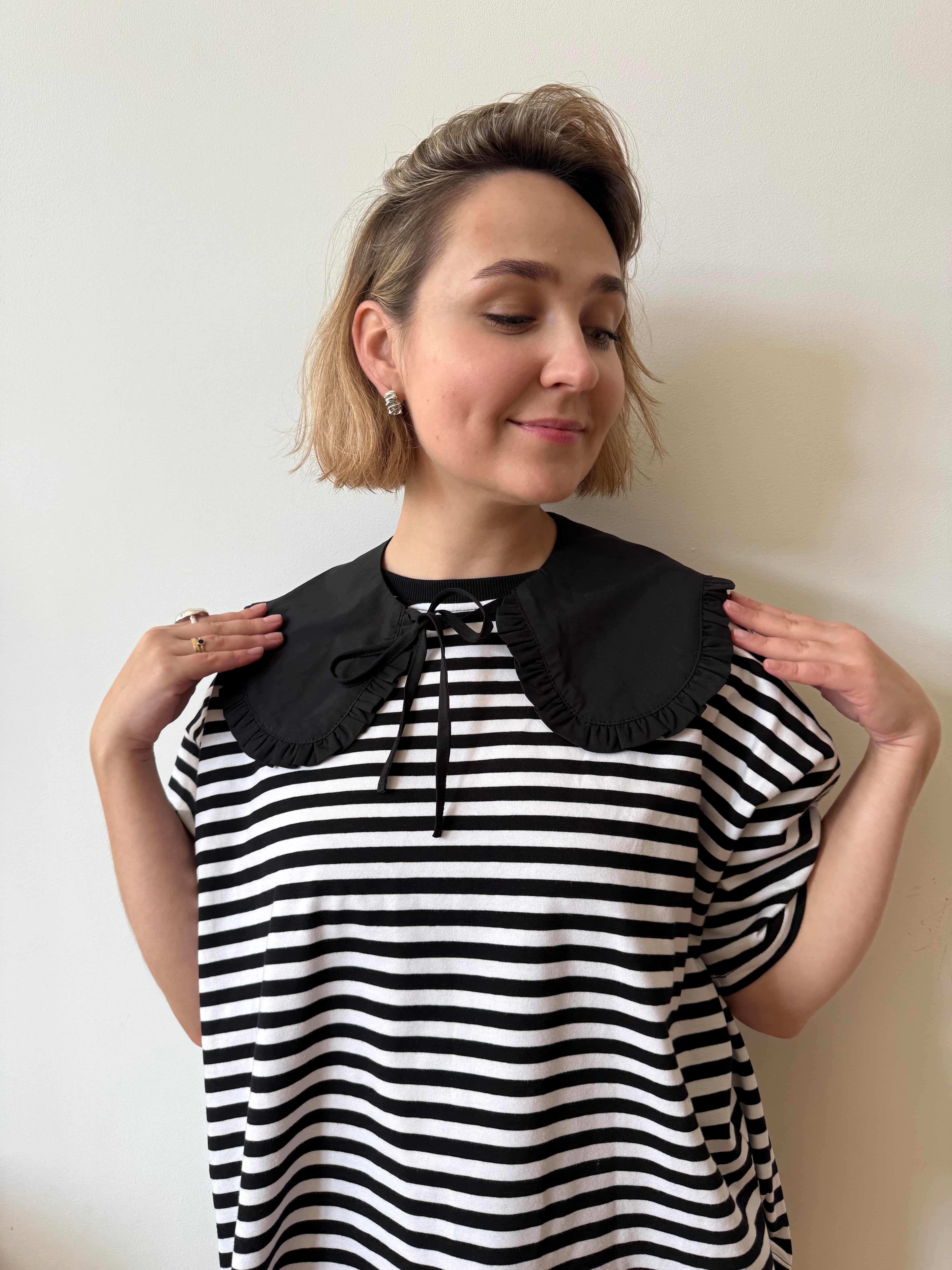 czarny kolnierzyk laila stylizacja z t shirtem | Malviva