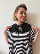 czarny kolnierzyk laila stylizacja z t shirtem | Malviva