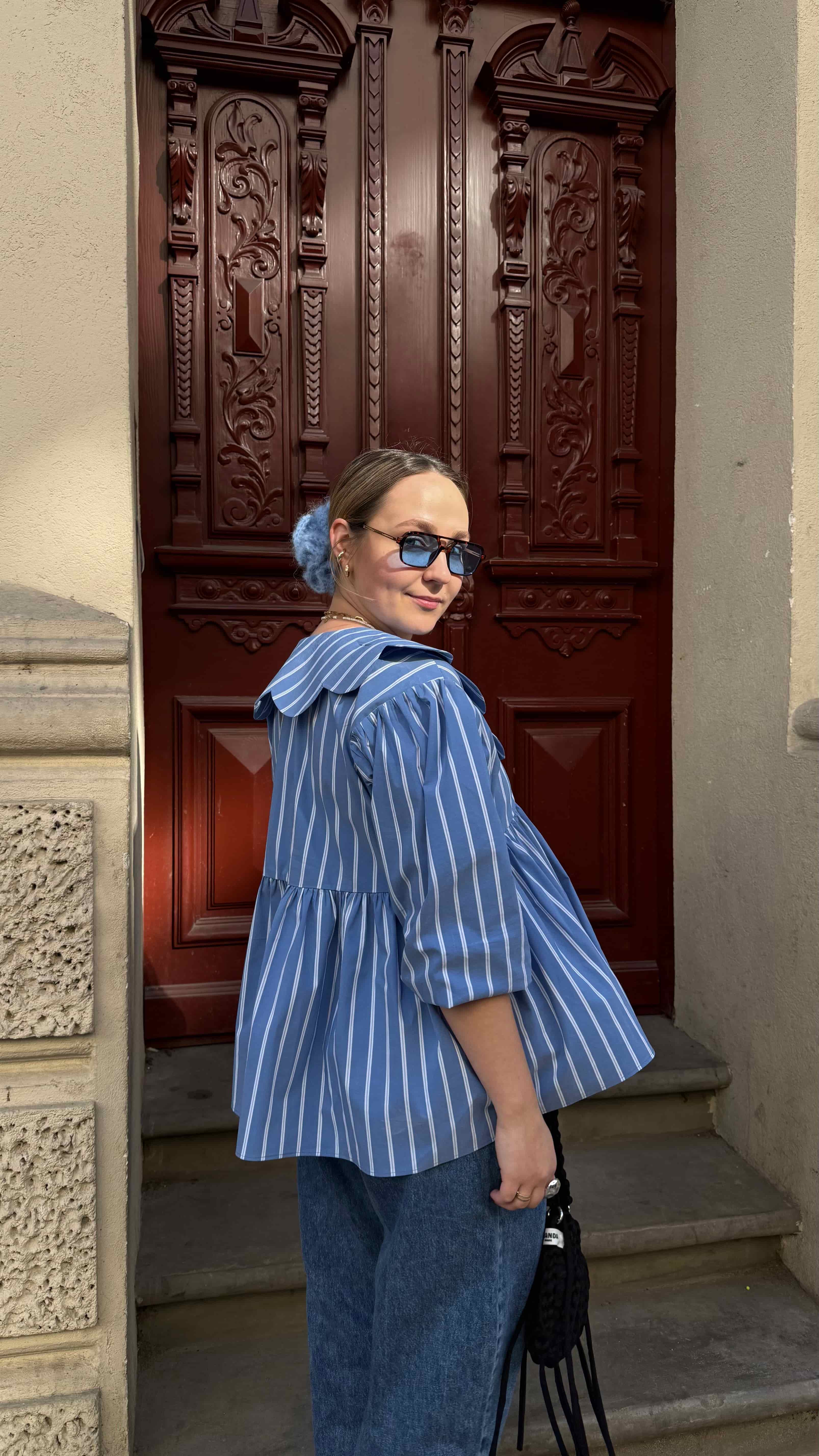 bluzka tilda paski dekolt w szpic i bufiaste rekawy | Malviva