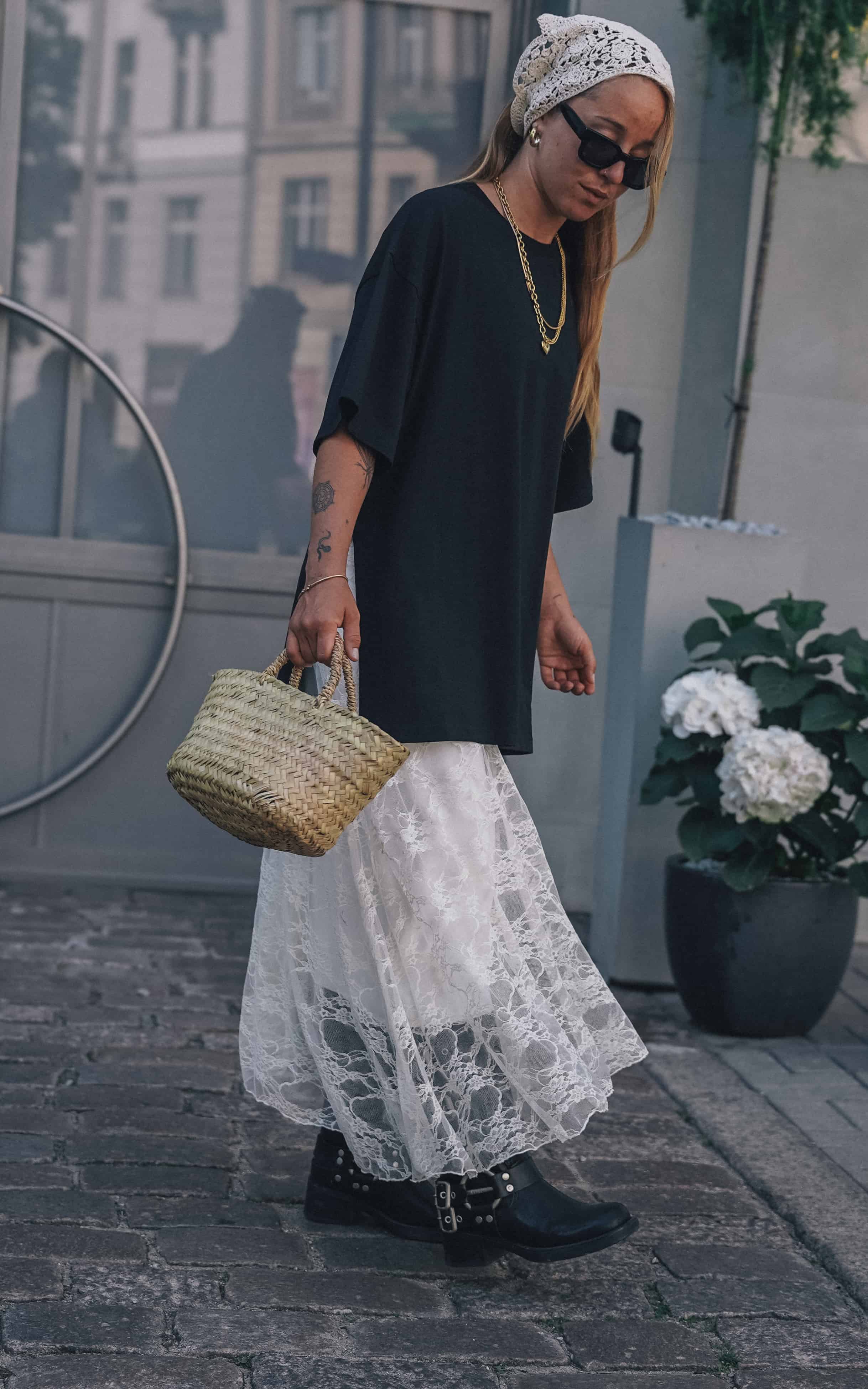 biała spódnica z koronki | Malviva